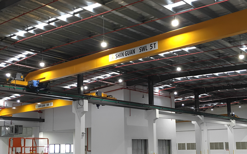 Yellow Shin Guan overhead crane on a runway girder