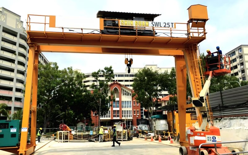 outdoor-gantry-crane-construction-site-lifting-equipment.jpg outdoor-gantry-crane-construction-site-lifting-equipment